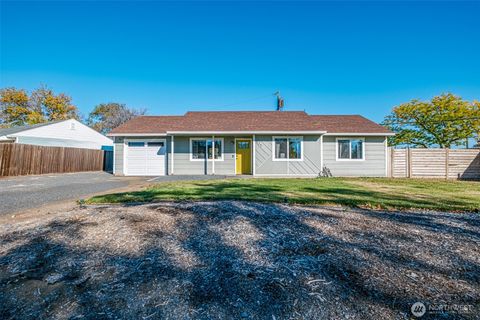 Photo of 1127 Arlington Drive NE, Moses Lake, WA 98837 (MLS # 2443476)