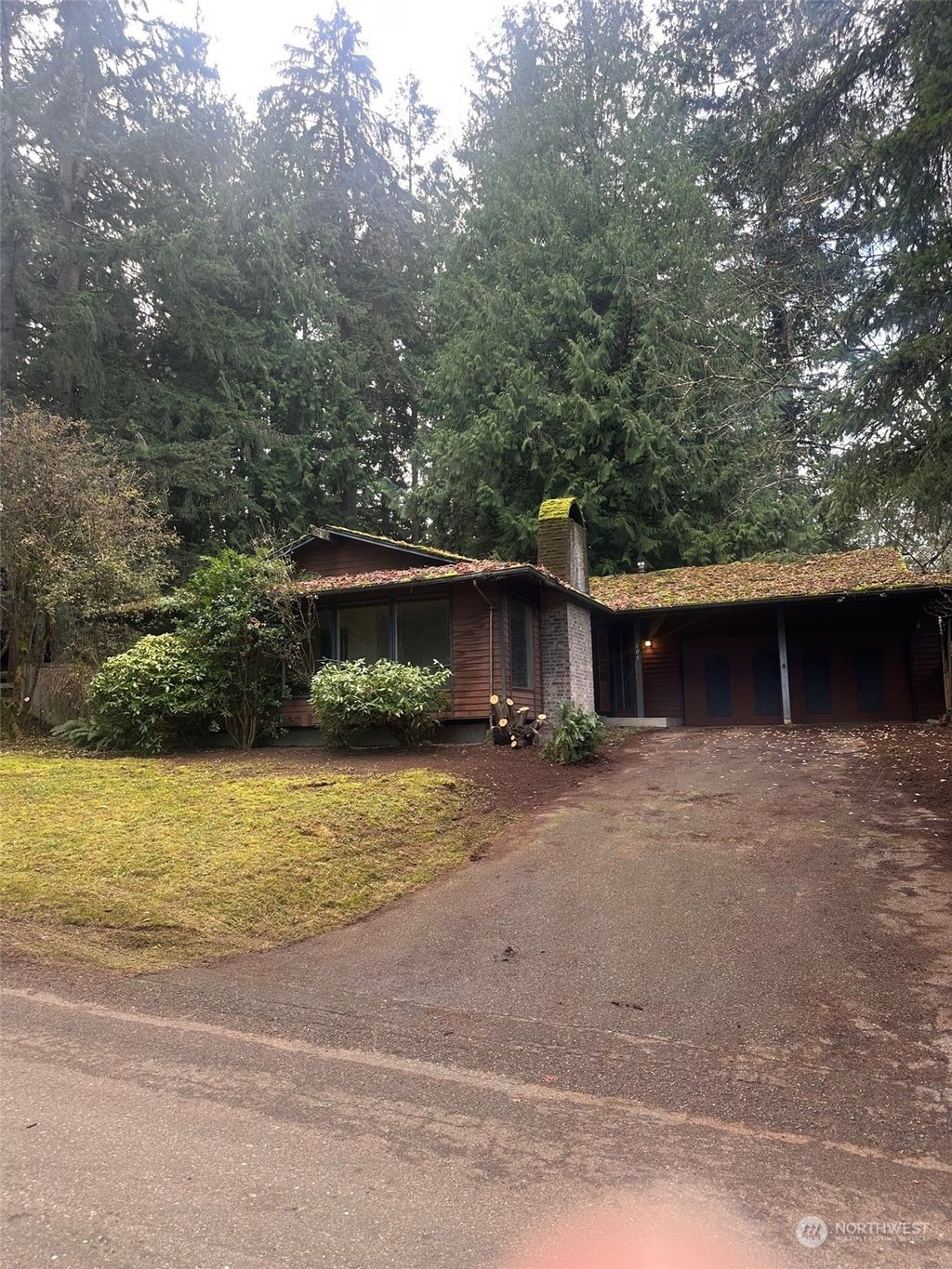Photo of 105 Aires Place NW, Issaquah, WA 98053 (MLS # 2315074)