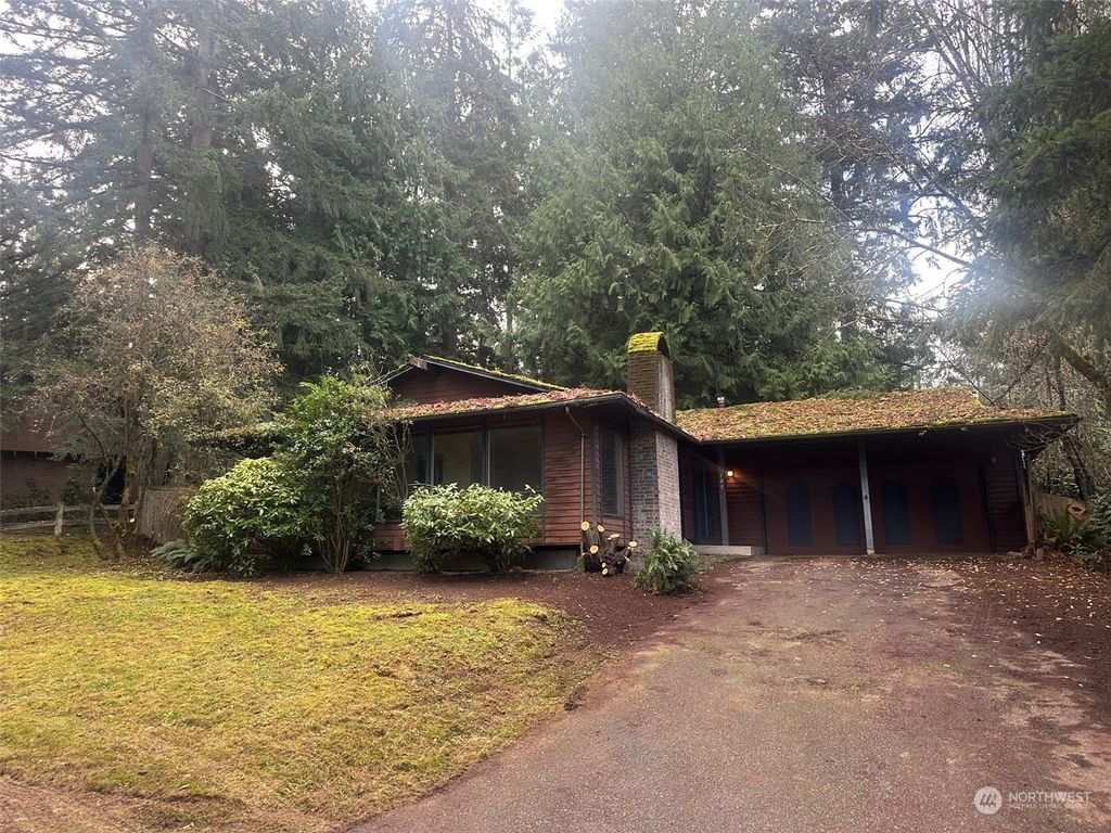Photo of 105 Aires Place NW, Issaquah, WA 98053 (MLS # 2315074)