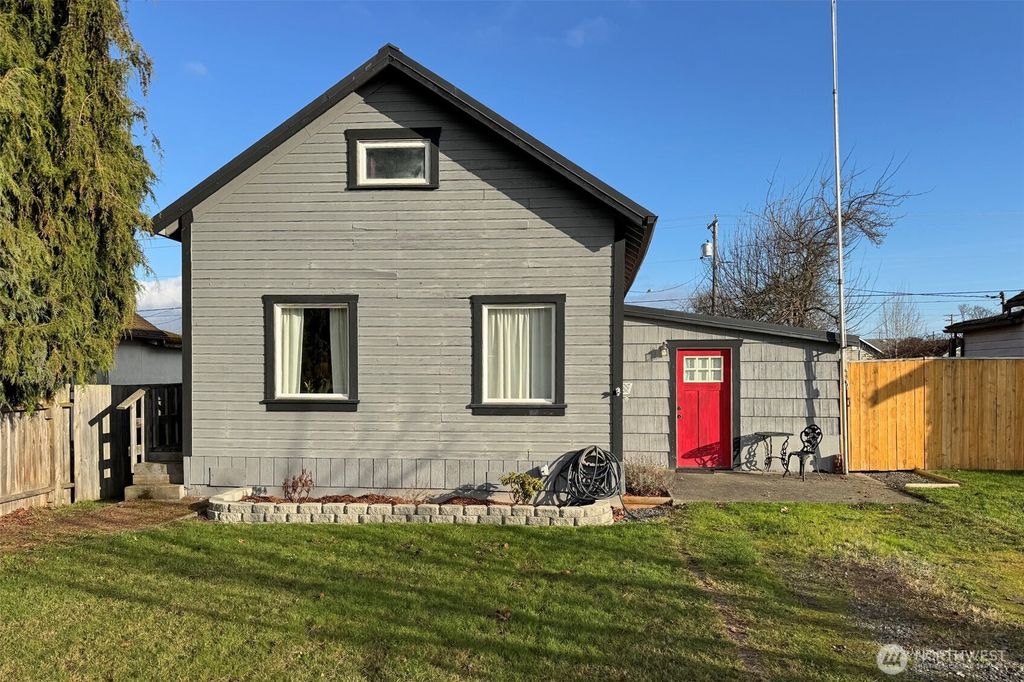 Photo of 1121 Georgiana Street, Port Angeles, WA 98362 (MLS # 2470520)