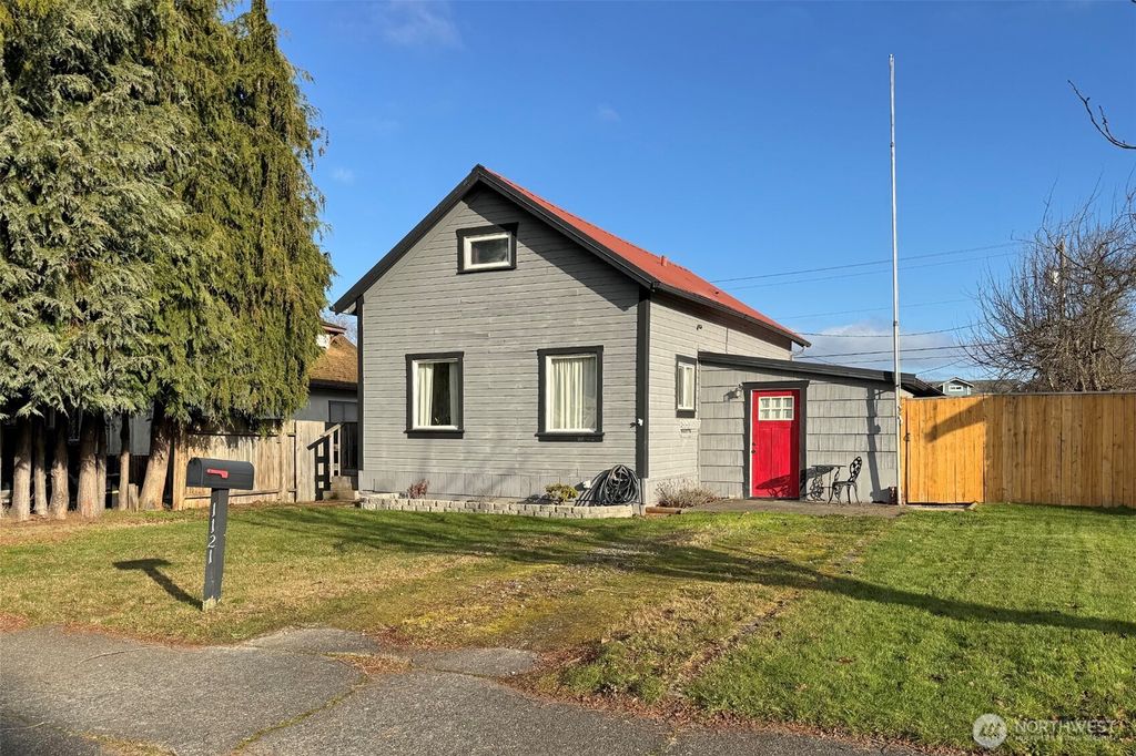 Photo of 1121 Georgiana Street, Port Angeles, WA 98362 (MLS # 2470520)