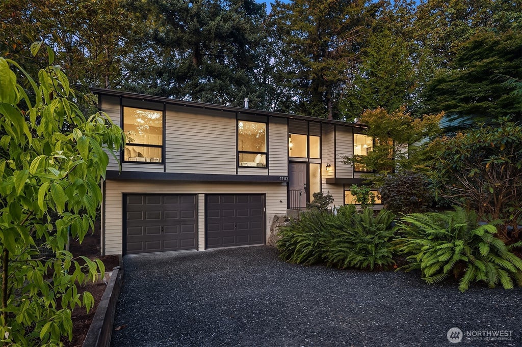 Photo of 12112 SE 46th Pl PL, Bellevue, WA 98006 (MLS # 2586862)