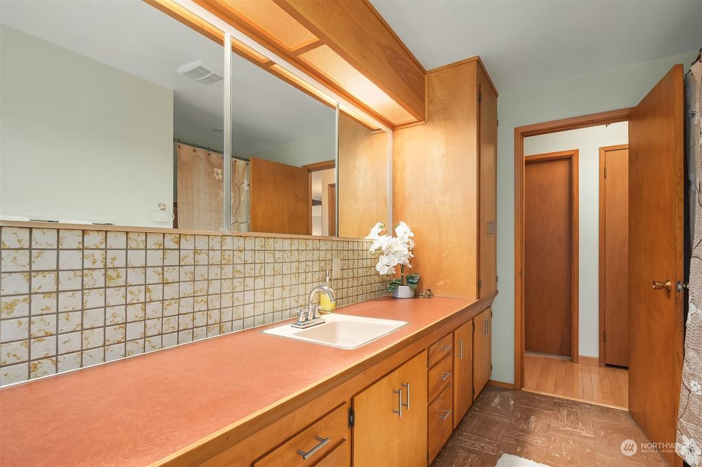 listing image 9369509181649155075