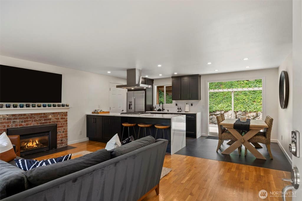 Photo of 450 Mount Defiance Circle SW, Issaquah, WA 98027 (MLS # 2561411)
