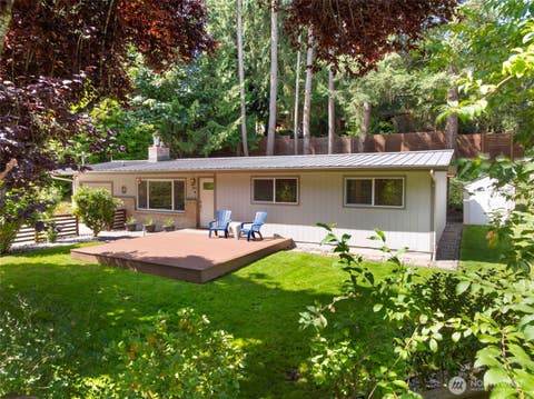 Photo of 450 Mount Defiance Circle SW, Issaquah, WA 98027 (MLS # 2561411)