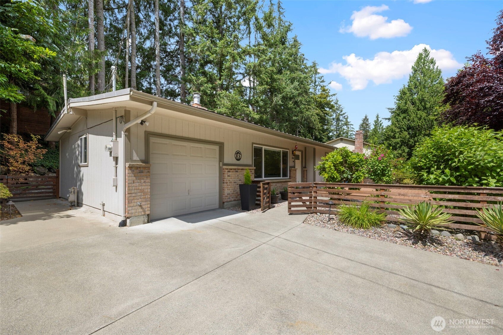 450 Mount Defiance Circle SW