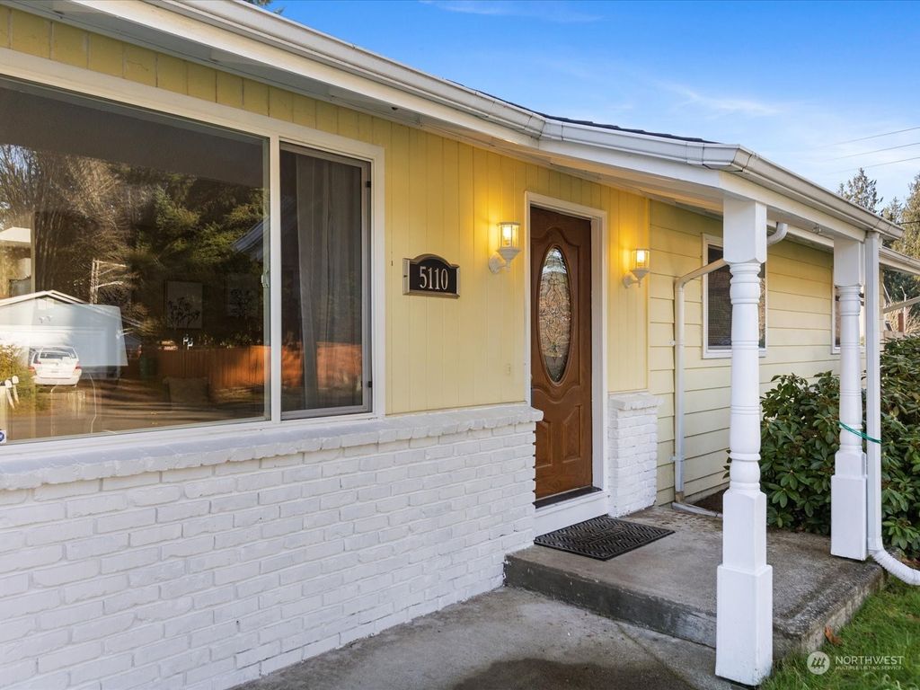 Photo of 5110 126th Place NE, Marysville, WA 98271 (MLS # 2182282)