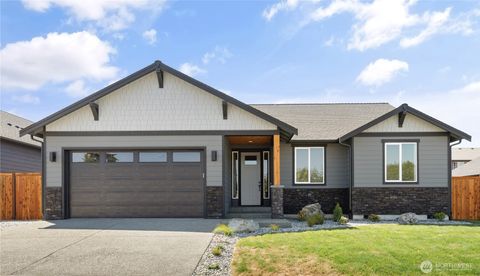 Photo of 825 NW Shire Street, Oak Harbor, WA 98277 (MLS # 2428386)