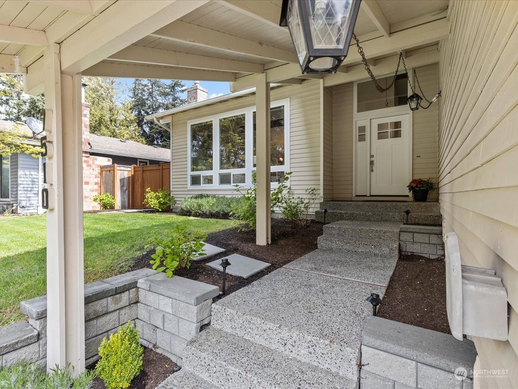 Photo of 7510 128th Place NE, Kirkland, WA 98033 (MLS # 2222436)