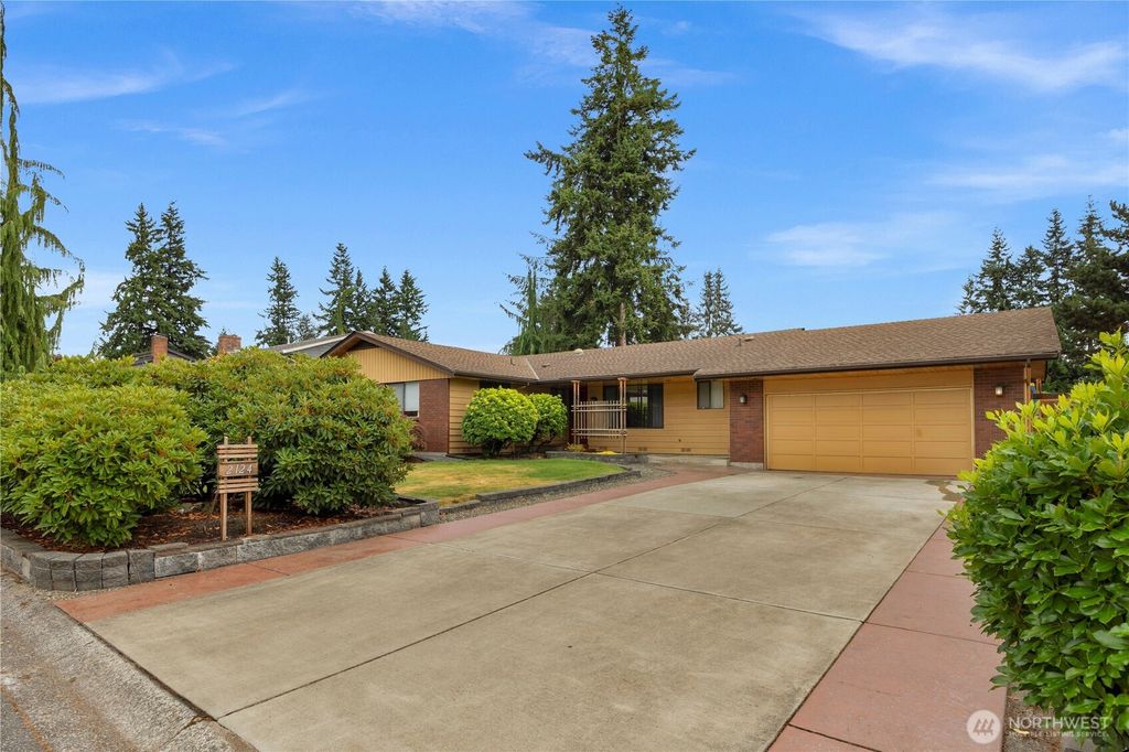 Photo of 2124 104th Street SE, Everett, WA 98208 (MLS # 2414214)