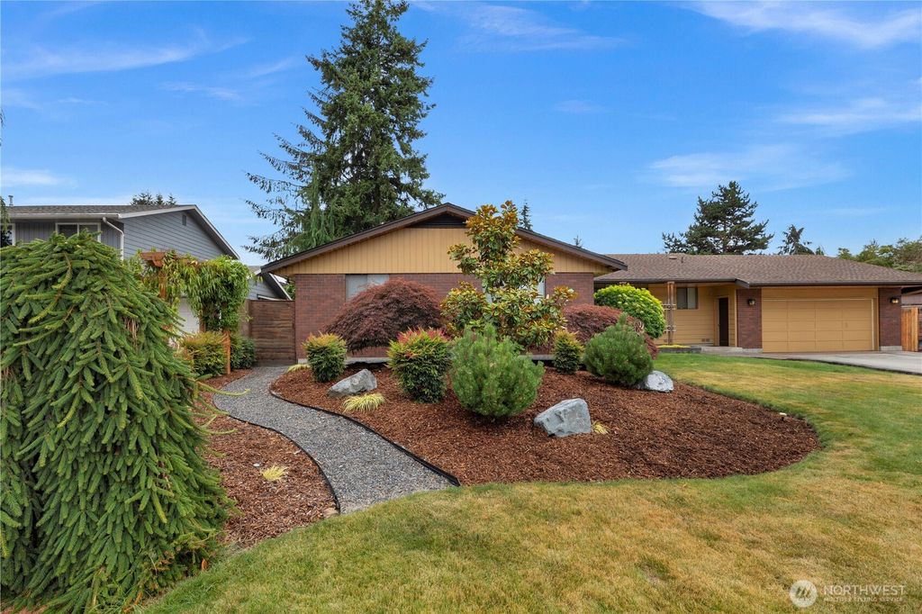 Photo of 2124 104th Street SE, Everett, WA 98208 (MLS # 2414214)