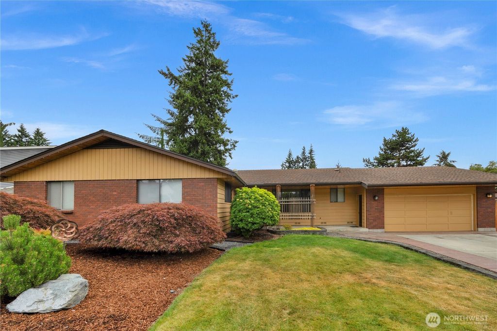 Photo of 2124 104th Street SE, Everett, WA 98208 (MLS # 2414214)