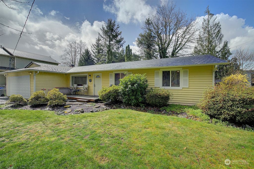 Photo of 409 Pickett Avenue NE, North Bend, WA 98045 (MLS # 2214518)