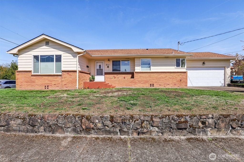 Photo of 801 Cowlitz Way, Kelso, WA 98626 (MLS # 2500763)