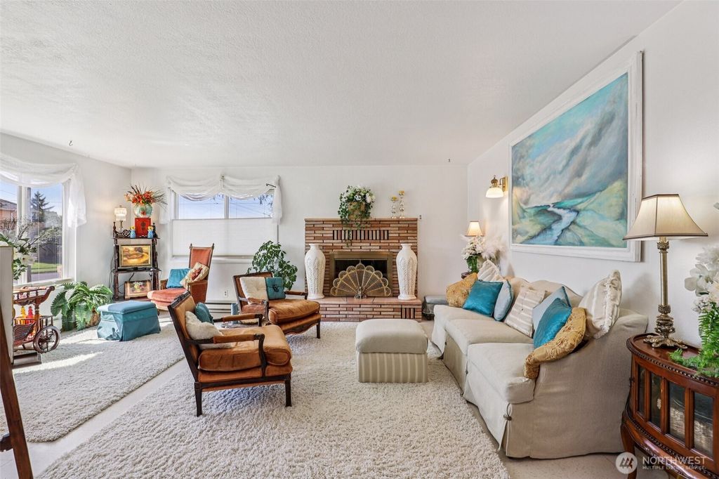 Photo of 801 Cowlitz Way, Kelso, WA 98626 (MLS # 2500763)