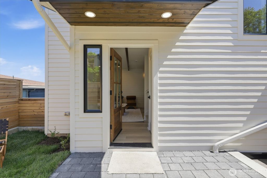 Photo of 909 32nd Avenue S #B, Seattle, WA 98144 (MLS # 2520104)