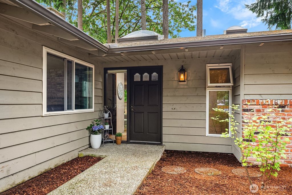 Photo of 14611 164 Place SE, Renton, WA 98059 (MLS # 2405261)