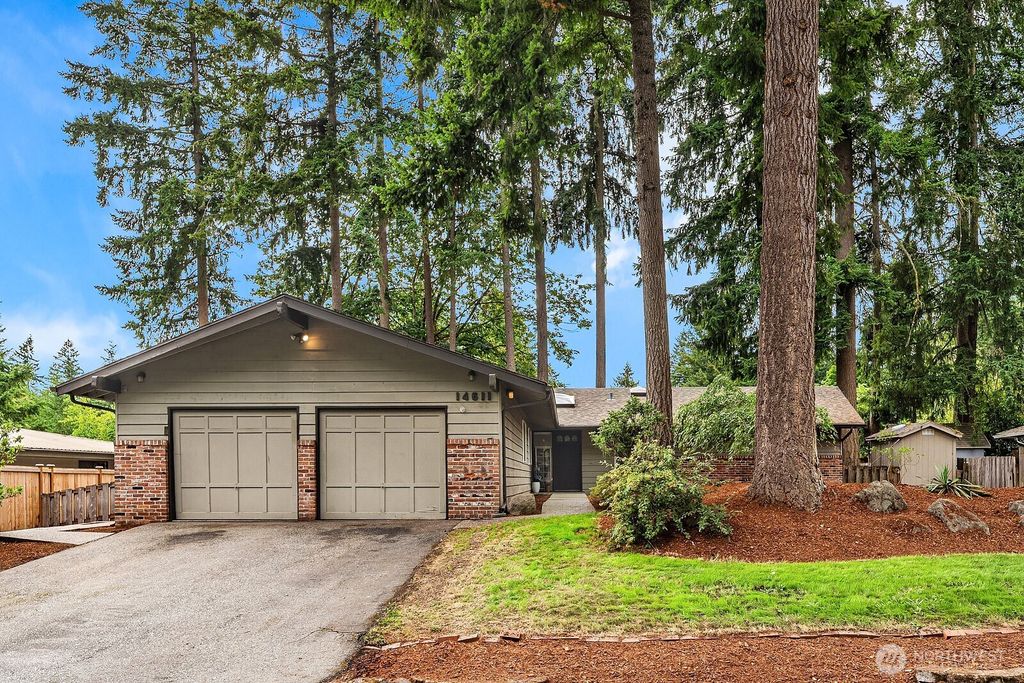 Photo of 14611 164 Place SE, Renton, WA 98059 (MLS # 2405261)