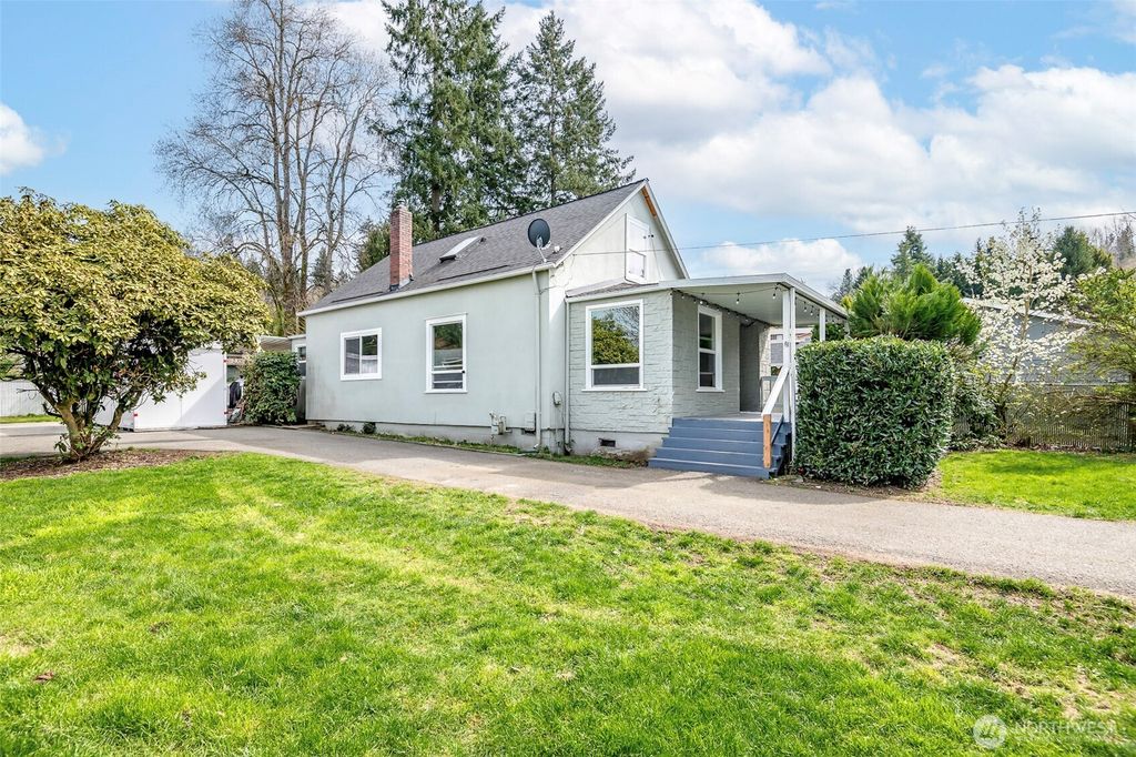 Photo of 1219 21st Street SE, Puyallup, WA 98372 (MLS # 2501064)