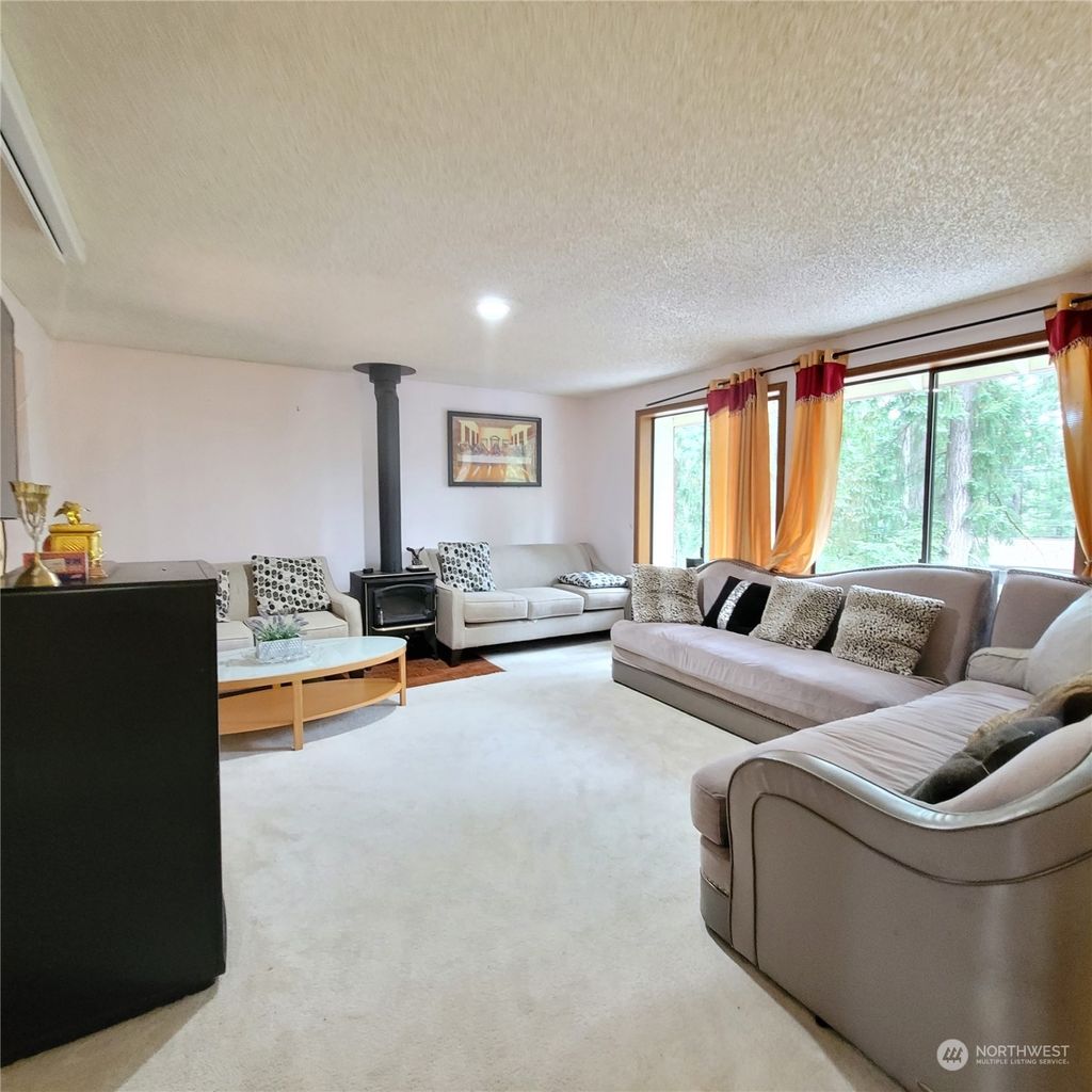 Photo of 15721 SE Newport Way, Bellevue, WA 98006 (MLS # 2145912)