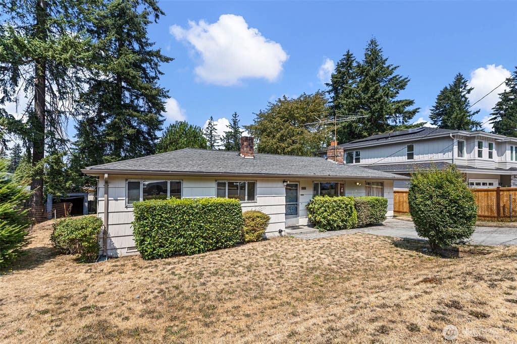 Photo of 3859 139th Ave SE AVE, Bellevue, WA 98006 (MLS # 2569376)