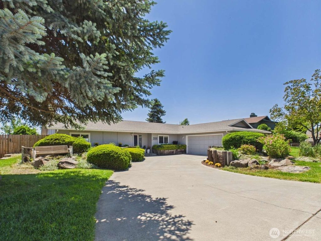 Photo of 4710 Desert Plateau Drive, Pasco, WA 99301 (MLS # 2530178)