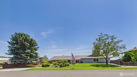 Photo of 4710 Desert Plateau Drive, Pasco, WA 99301 (MLS # 2530178)