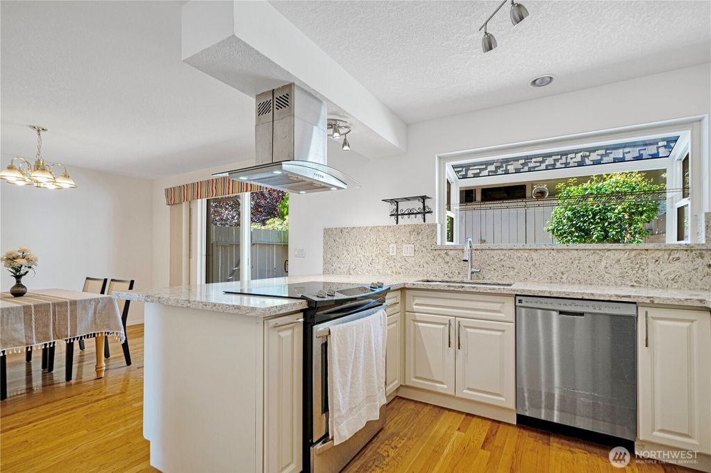 Photo of 17050 Northup Way Way #5, Bellevue, WA 98008 (MLS # 2426909)