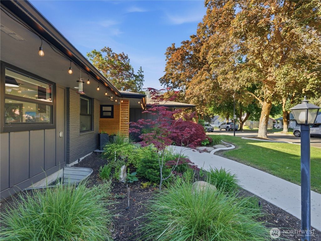 Photo of 216 Paton Street, Cashmere, WA 98815 (MLS # 2518539)