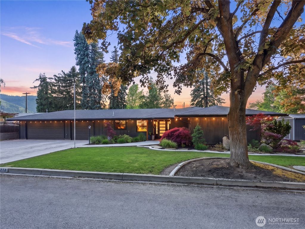 Photo of 216 Paton Street, Cashmere, WA 98815 (MLS # 2518539)