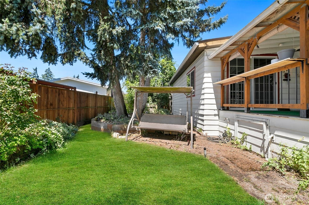 Photo of 2500 S 370th Street #11, Federal Way, WA 98003 (MLS # 2580204)