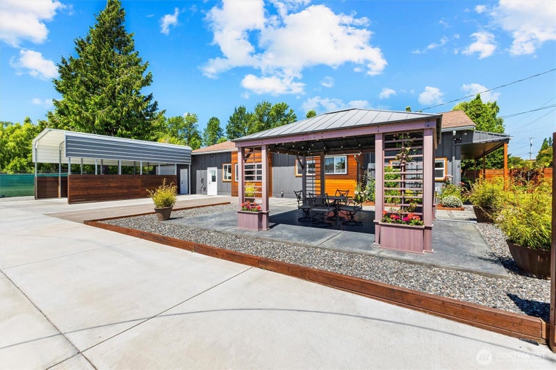 3275 Bennett Drive