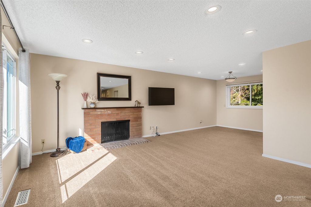 Photo of 4320 NE 24th Street, Renton, WA 98059 (MLS # 2045250)