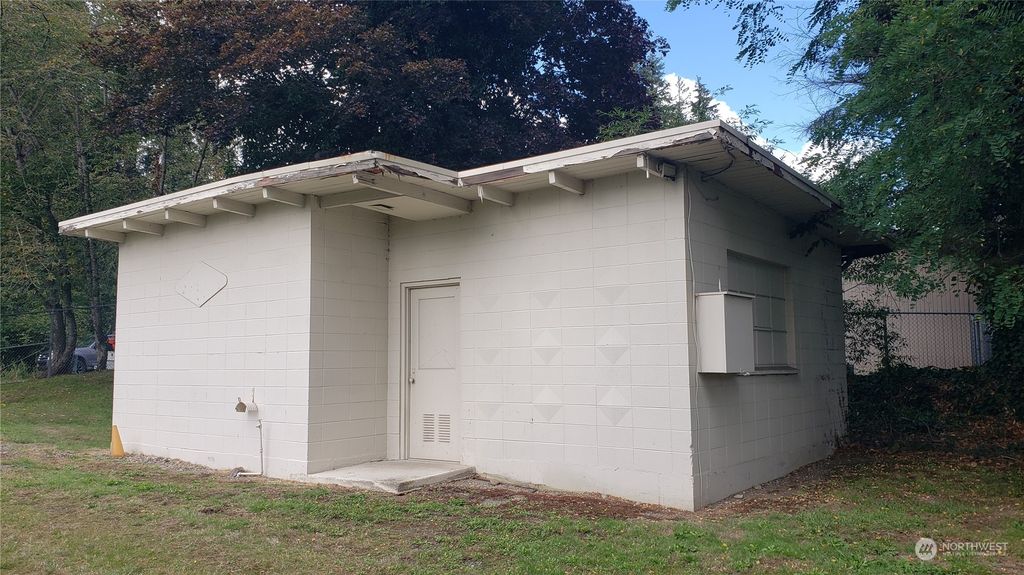 Photo of 150 XX SE 272nd Street, Kent, WA 98042 (MLS # 2292915)