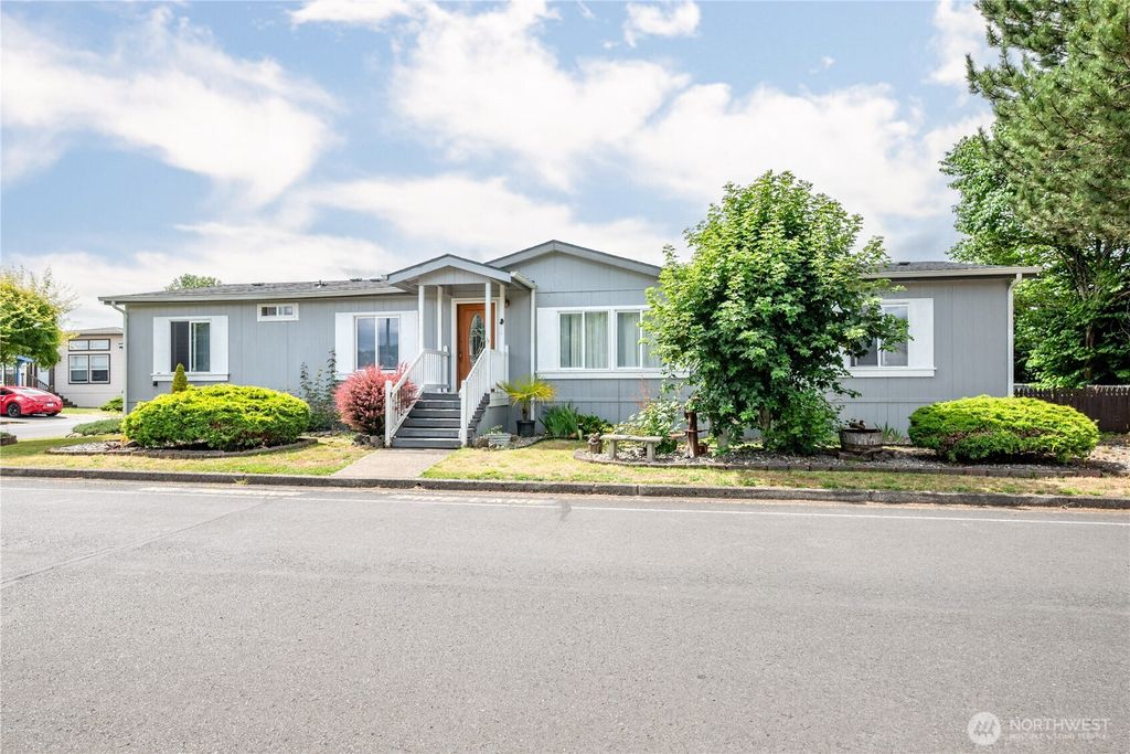 Photo of 600 Egret Lane, Longview, WA 98632 (MLS # 2553033)