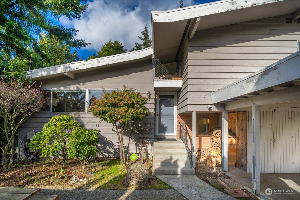 Photo of 104 NE 158th Street, Shoreline, WA 98155 (MLS # 2034184)