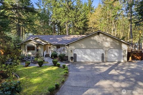 Photo of 879 881 Kamus Way, Fox Island, WA 98333 (MLS # 2495526)