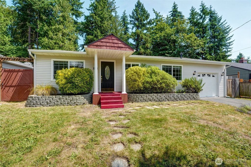 Photo of 9716 46th Avenue NE, Seattle, WA 98115 (MLS # 2398607)