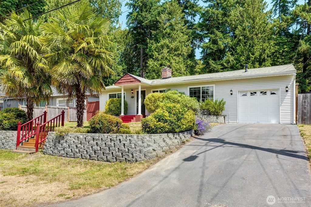 Photo of 9716 46th Avenue NE, Seattle, WA 98115 (MLS # 2398607)