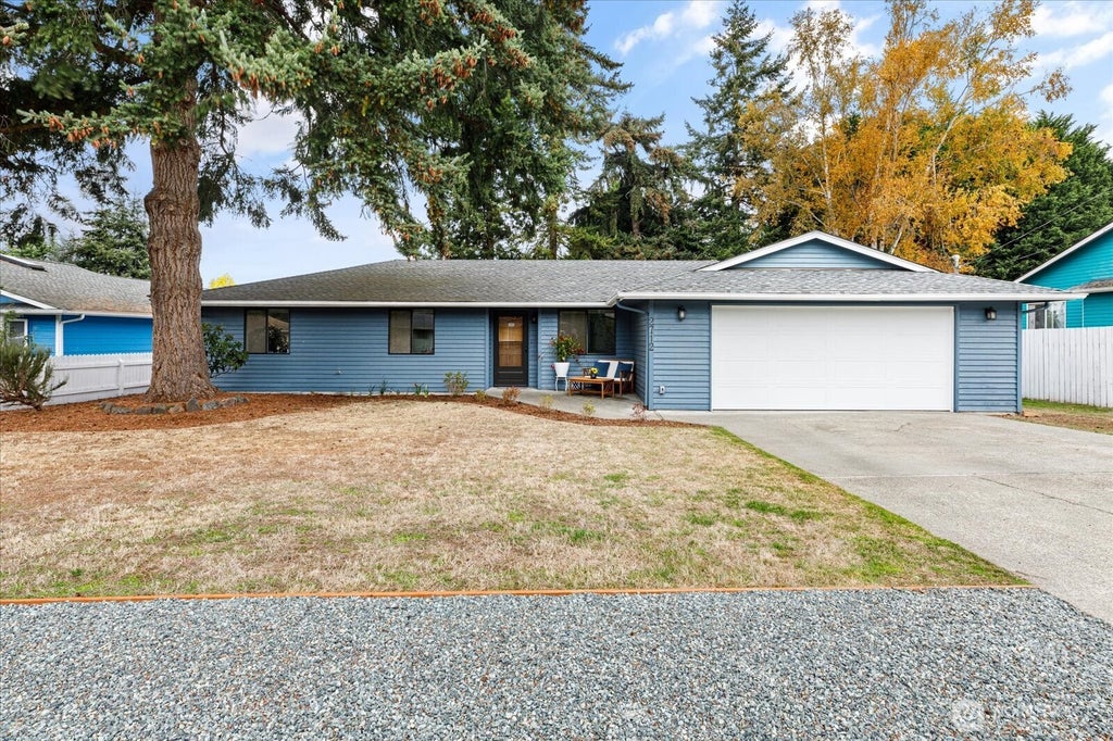Photo of 2712 Sun Vista Circle, Clinton, WA 98236 (MLS # 2592297)