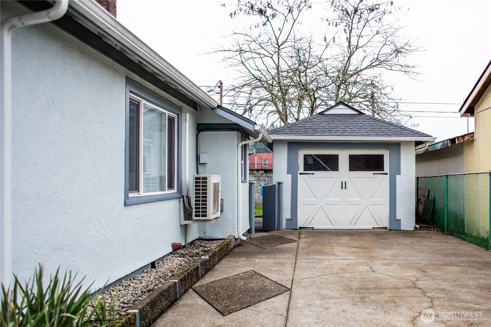 526 Hillkress Street