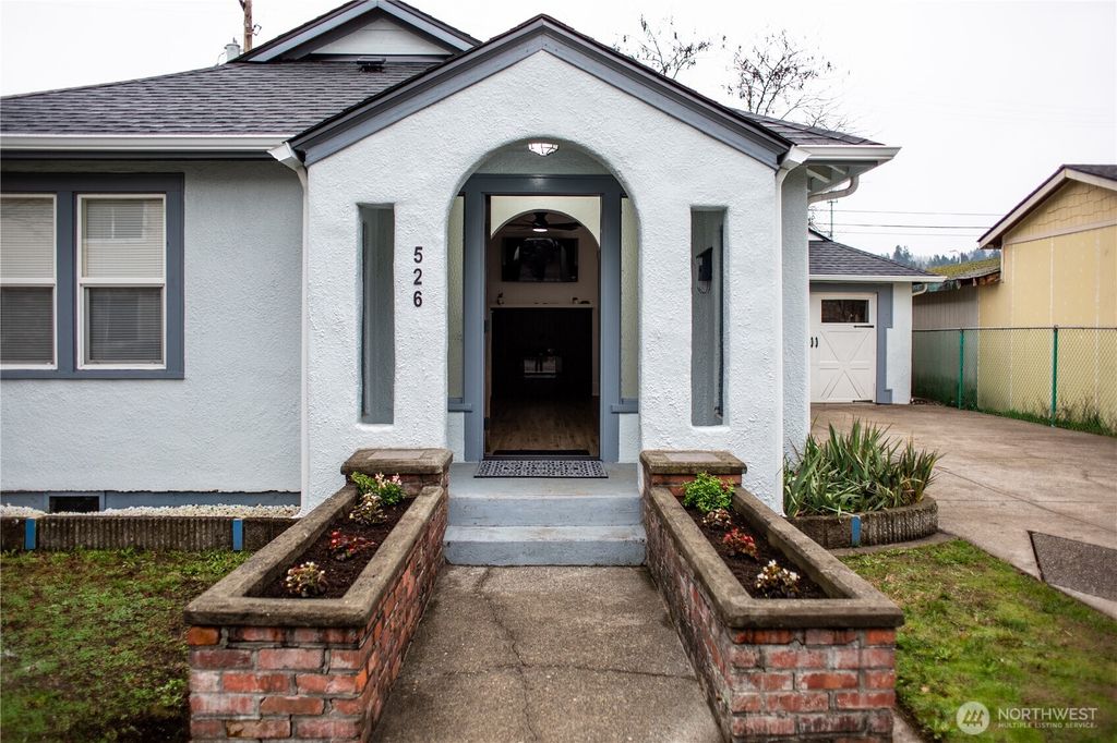 Photo of 526 Hillkress Street, Centralia, WA 98531 (MLS # 2457207)