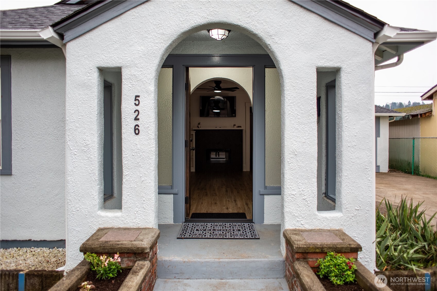 526 Hillkress Street