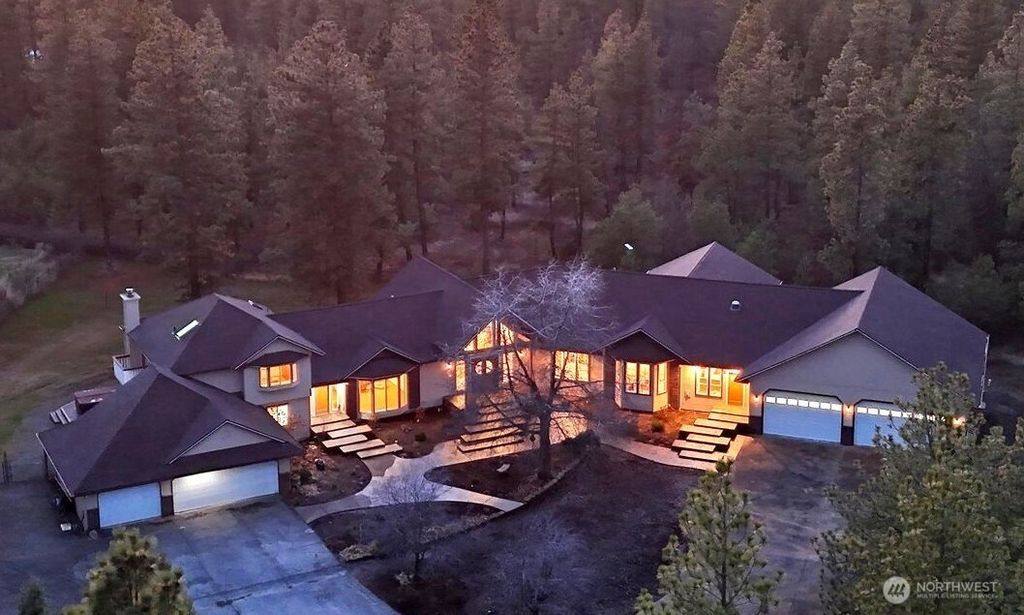 Photo of 12912 E Gibbs Road, Mica, WA 99023 (MLS # 2492643)