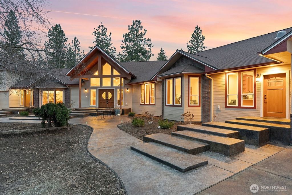 Photo of 12912 E Gibbs Road, Mica, WA 99023 (MLS # 2492643)