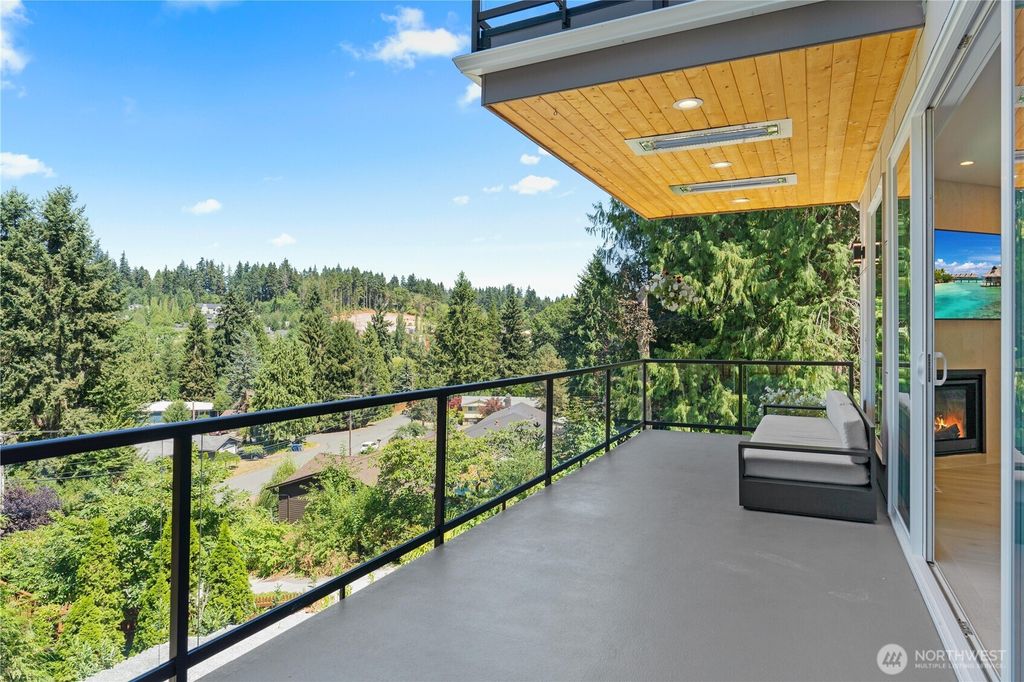 Photo of 16831 84th Lane NE, Kenmore, WA 98028 (MLS # 2367823)