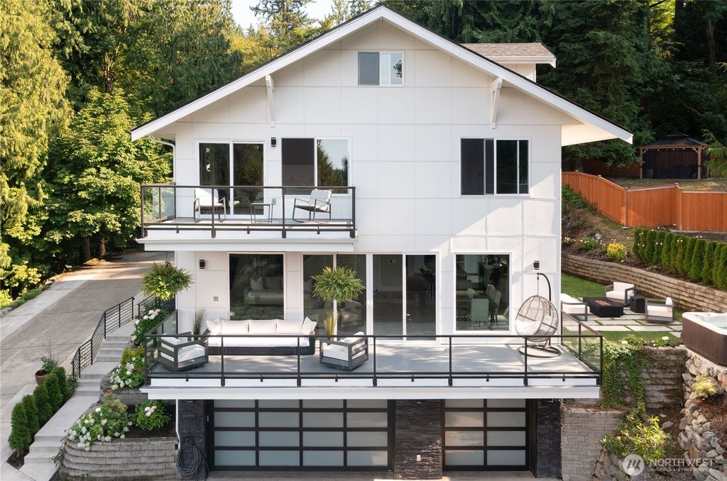 Photo of 16831 84th Lane NE, Kenmore, WA 98028 (MLS # 2367823)