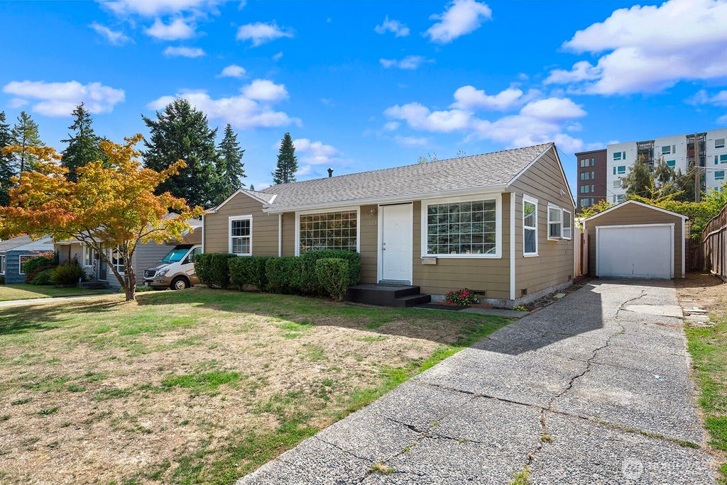 Photo of 829 NE 189th Street, Shoreline, WA 98155 (MLS # 2586124)