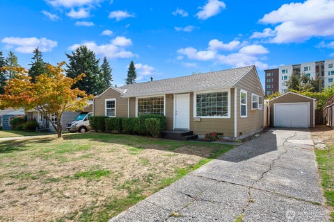 Photo of 829 NE 189th Street, Shoreline, WA 98155 (MLS # 2586124)