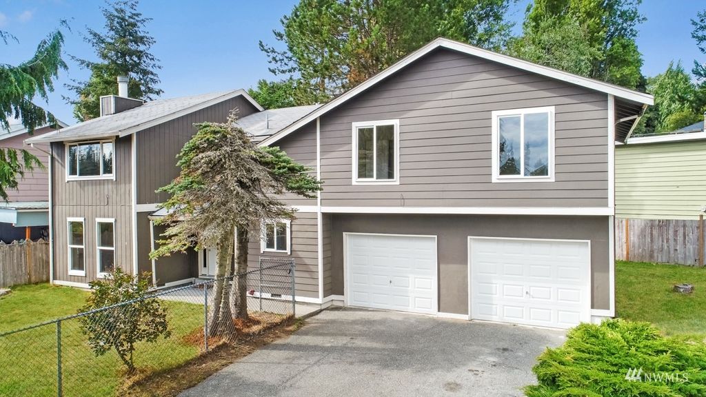 Photo of 20007 25th Avenue NE, Shoreline, WA 98155 (MLS # 1986398)